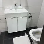 Nogic * Peroj