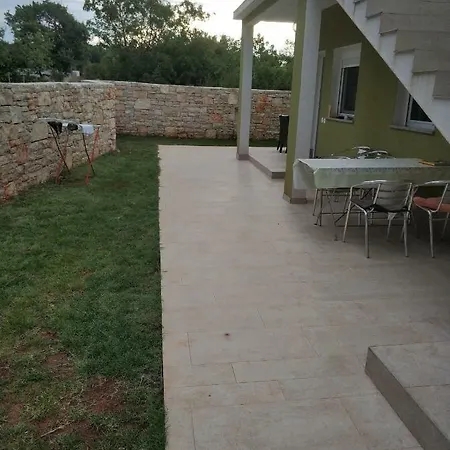 Nogic Peroj