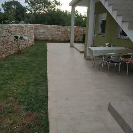 Nogic Peroj